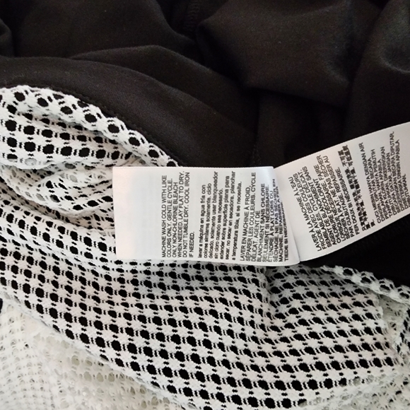 Bebe mesh fitted skirt. Black and White. SIZE: Small - Picture 8 of 14